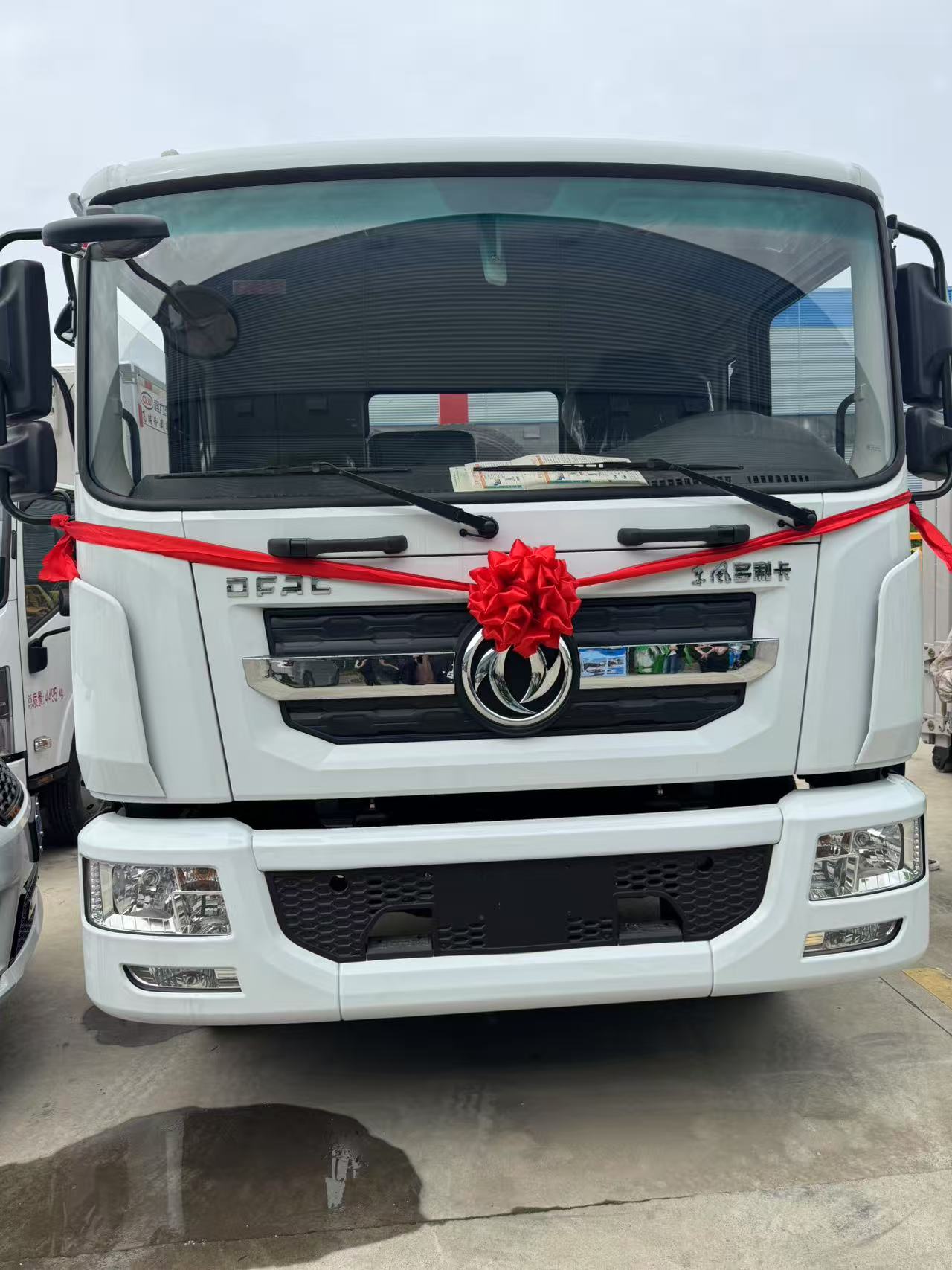 恭喜【浙江黃總】喜提勾臂垃圾車 恭喜【浙江黃總】喜提勾臂垃圾車
